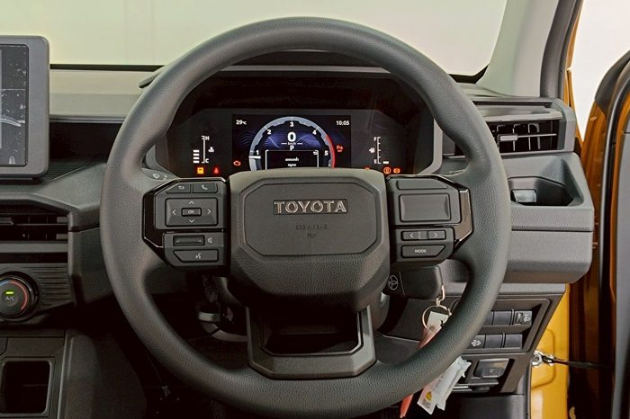 TRAVO SMART PRE 2026 2.8 AT DOUBLE CAB SILVER0  200171 full