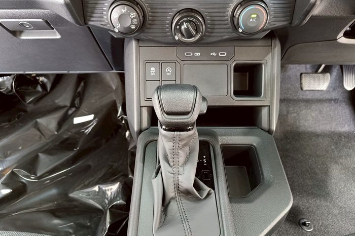 TRAVO SMART PRE 2026 2.8 AT DOUBLE CAB SILVER0  200171 full