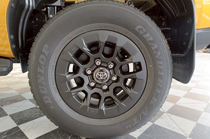 TRAVO SMART PRE 2026 2.8 AT DOUBLE CAB SILVER0  200171 full