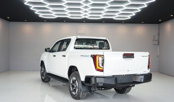 TRAVO E 2026 EV AT DOUBLE CAB WHITE  800195 full