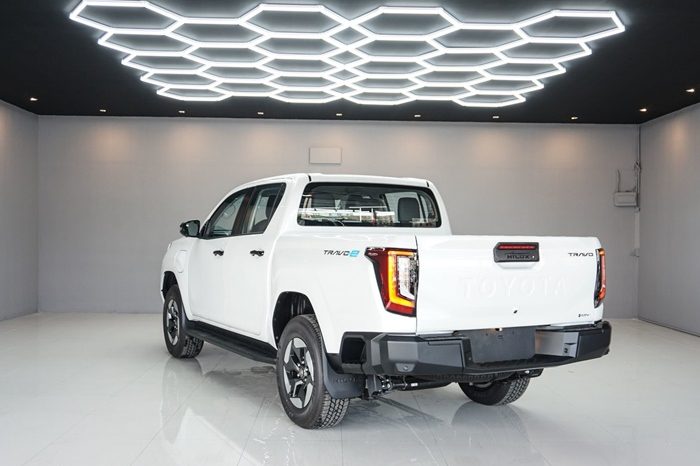 TRAVO E 2026 EV AT DOUBLE CAB WHITE  800195 full