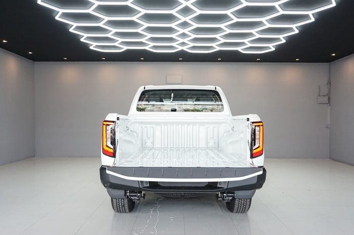 TRAVO E 2026 EV AT DOUBLE CAB WHITE  800195 full