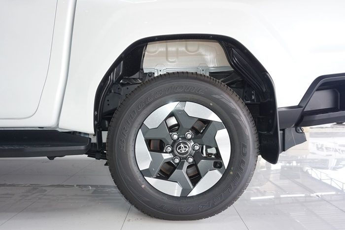 TRAVO E 2026 EV AT DOUBLE CAB WHITE  800195 full