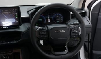 TRAVO E 2026 EV AT DOUBLE CAB WHITE  800195 full