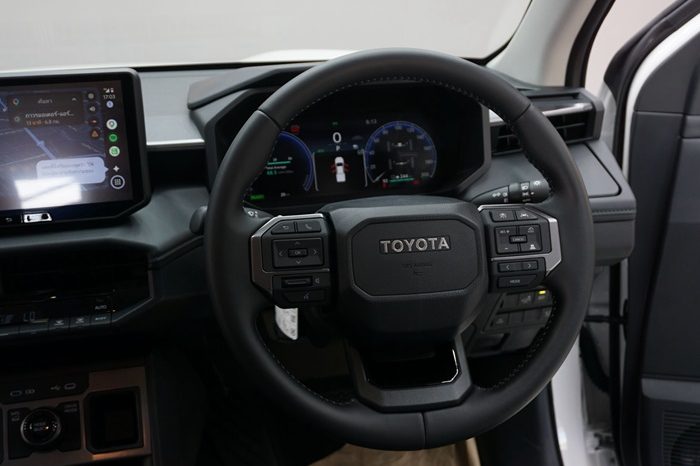 TRAVO E 2026 EV AT DOUBLE CAB WHITE  800195 full