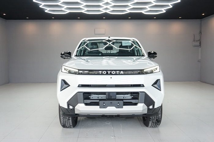 TRAVO E 2026 EV AT DOUBLE CAB WHITE  800195 full