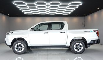 TRAVO E 2026 EV AT DOUBLE CAB WHITE  800195 full