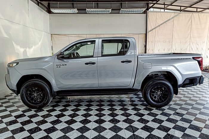 TRAVO SMART PRE 2026 2.8 AT DOUBLE CAB SILVER0  200268 full