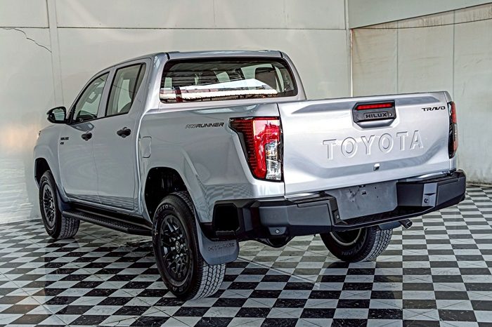 TRAVO SMART PRE 2026 2.8 AT DOUBLE CAB SILVER0  200268 full