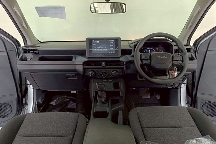 TRAVO SMART PRE 2026 2.8 AT DOUBLE CAB SILVER0  200268 full
