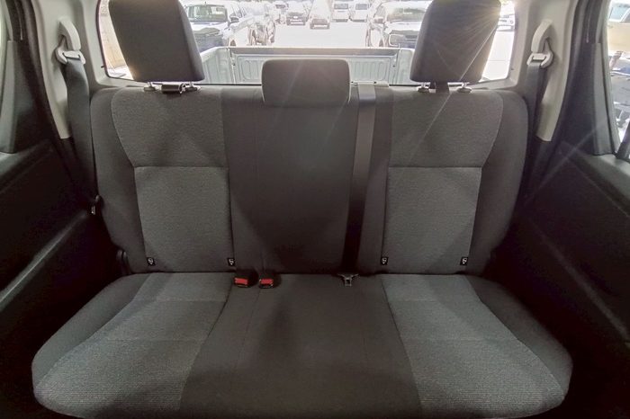 TRAVO SMART PRE 2026 2.8 AT DOUBLE CAB SILVER0  200268 full