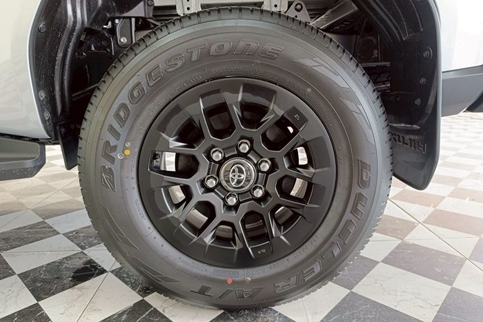TRAVO SMART PRE 2026 2.8 AT DOUBLE CAB SILVER0  200268 full