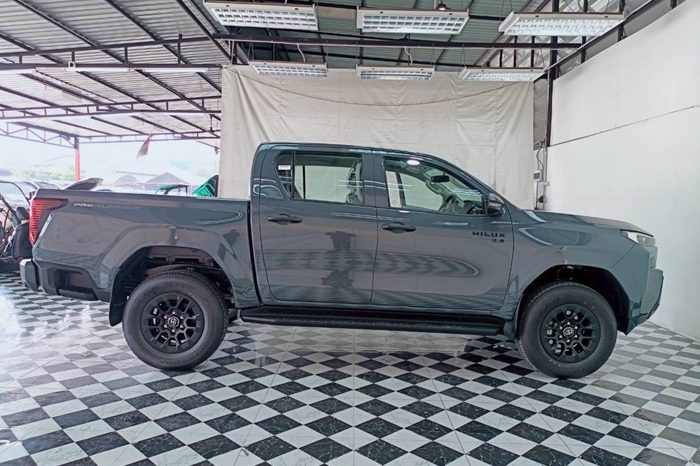 TRAVO SMART PRE 2026 2.8 AT DOUBLE CAB GREY  200550 full