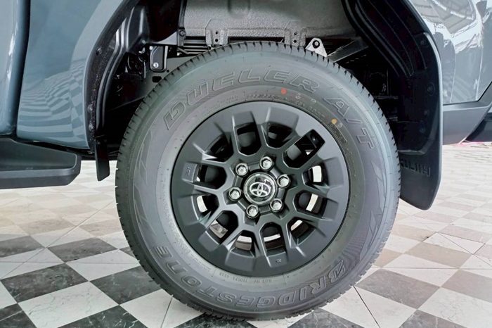 TRAVO SMART PRE 2026 2.8 AT DOUBLE CAB GREY  200550 full