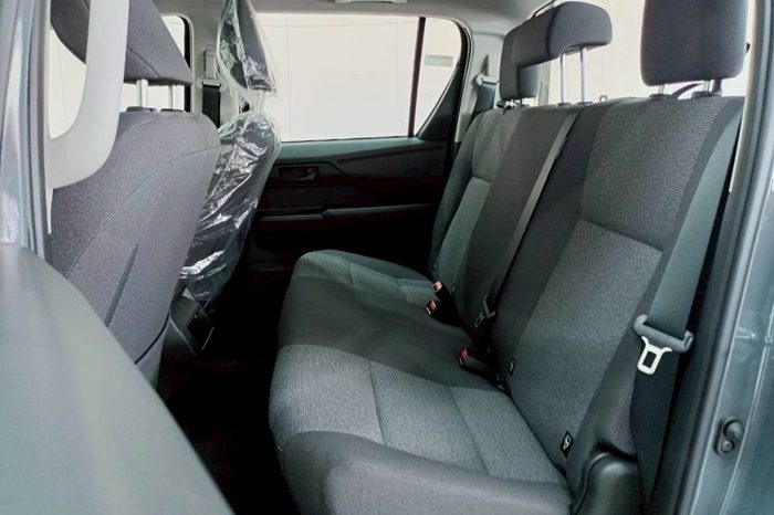 TRAVO SMART PRE 2026 2.8 AT DOUBLE CAB GREY  200550 full