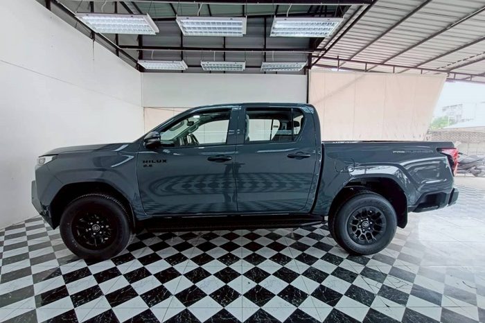 TRAVO SMART PRE 2026 2.8 AT DOUBLE CAB GREY  200550 full