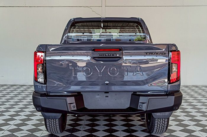 TRAVO SMART PRE 2026 2.8 AT DOUBLE CAB GREY  800627 full