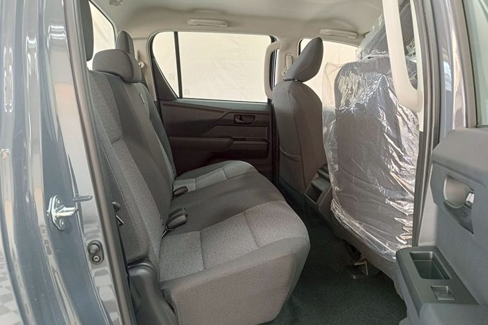 TRAVO SMART PRE 2026 2.8 AT DOUBLE CAB GREY  800627 full