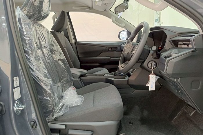 TRAVO SMART PRE 2026 2.8 AT DOUBLE CAB GREY  800627 full