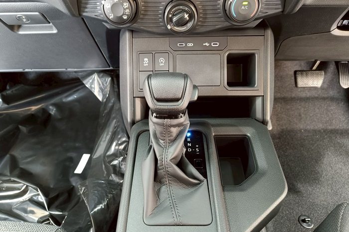 TRAVO SMART PRE 2026 2.8 AT DOUBLE CAB GREY  800627 full