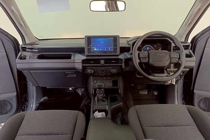 TRAVO SMART PRE 2026 2.8 AT DOUBLE CAB GREY  800627 full