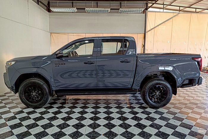 TRAVO SMART PRE 2026 2.8 AT DOUBLE CAB GREY  800627 full