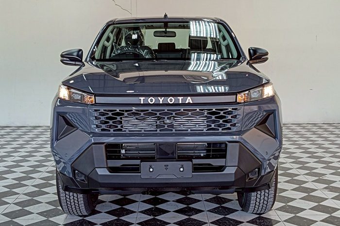 TRAVO SMART PRE 2026 2.8 AT DOUBLE CAB GREY  800627 full