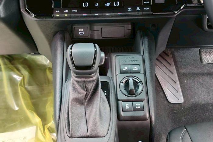 TOYOTA LAND CRUISER FJ 4WD 2026 2.8 AT  WHITE 3393 full