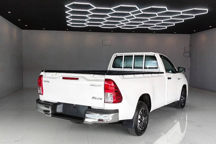 REVO 2WD 2021 2.4 ENTRY MT STANDARD WHITE  1506 full