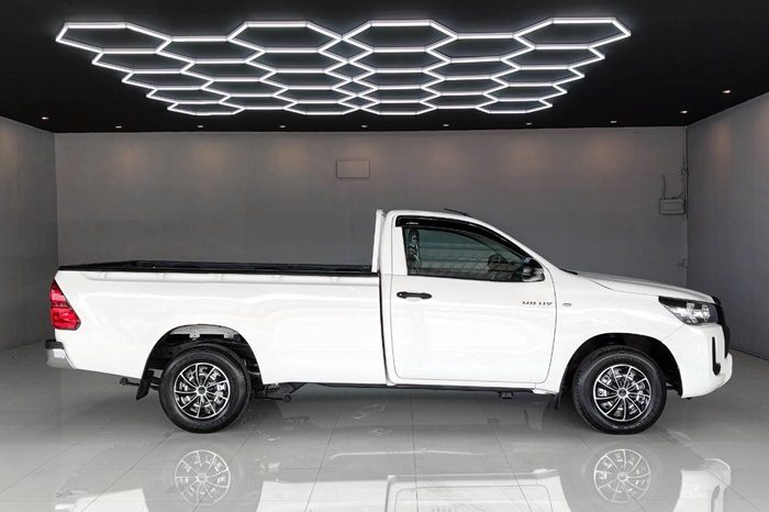 REVO 2WD 2021 2.4 ENTRY MT STANDARD WHITE  1506 full