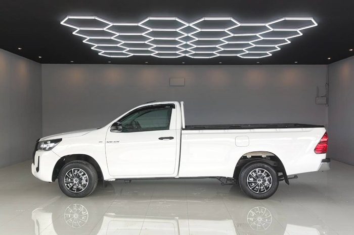 REVO 2WD 2021 2.4 ENTRY MT STANDARD WHITE  1506 full