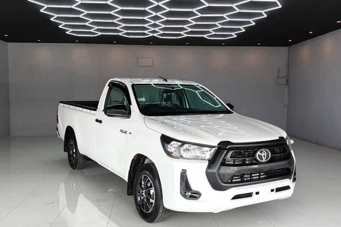 REVO 2WD 2021 2.4 ENTRY MT STANDARD WHITE  1506 full