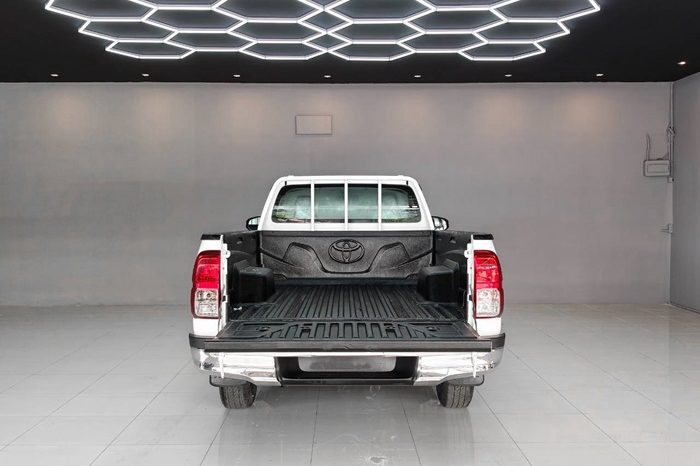 REVO 2WD 2021 2.4 ENTRY MT STANDARD WHITE  1506 full