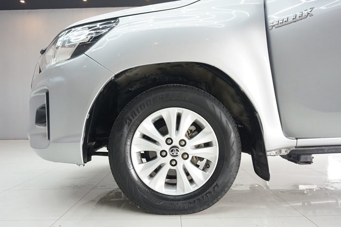 REVO 2WD 2020 2.4E MT SMART CAB SILVER  1617 full