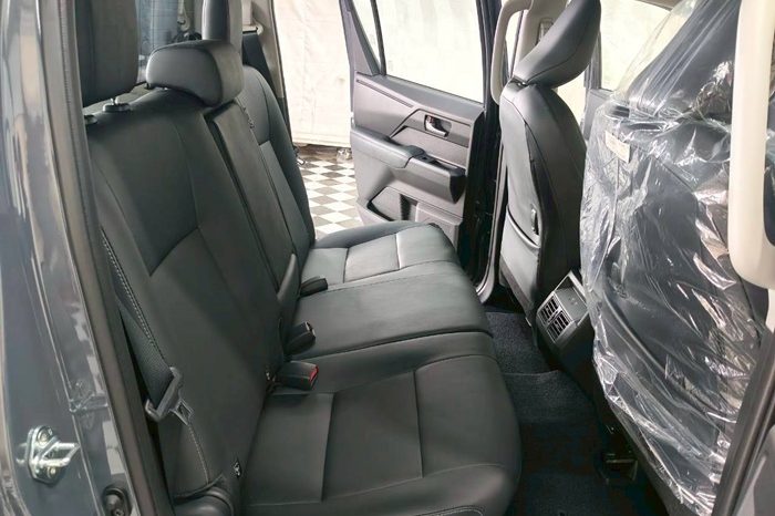 TRAVO OVERLAND PLUS 4WD 2026 2.8 AT DOUBLE CAB WHITE  22827 full