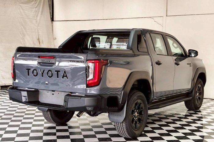 TRAVO OVERLAND PLUS 4WD 2026 2.8 AT DOUBLE CAB WHITE  22827 full