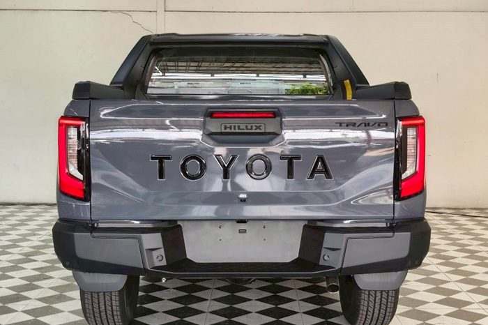 TRAVO OVERLAND PLUS 4WD 2026 2.8 AT DOUBLE CAB WHITE  22827 full