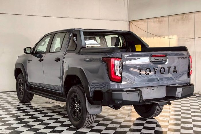 TRAVO OVERLAND PLUS 4WD 2026 2.8 AT DOUBLE CAB WHITE  22827 full