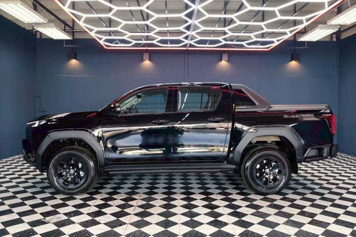 TRAVO OVERLAND PLUS 4WD 2026 2.8 AT DOUBLE CAB BLACK  22880 full