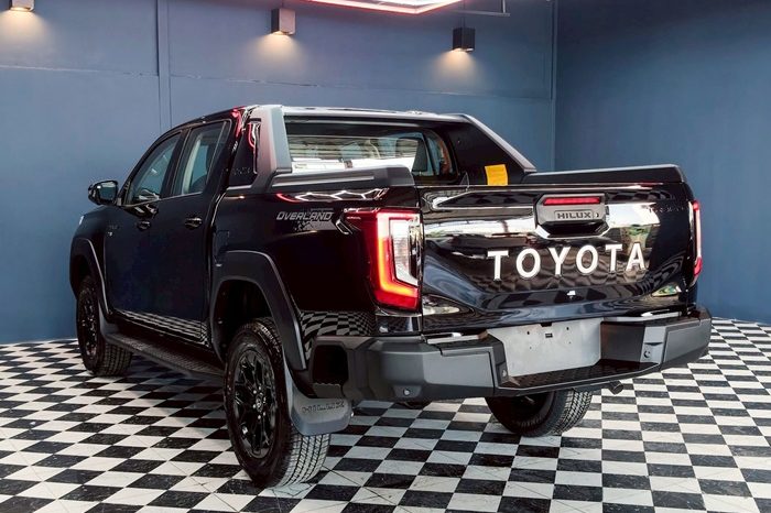 TRAVO OVERLAND PLUS 4WD 2026 2.8 AT DOUBLE CAB BLACK  22880 full