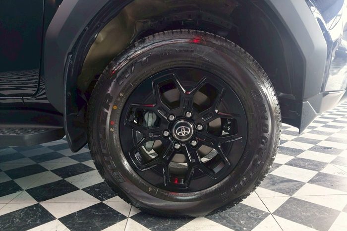 TRAVO OVERLAND PLUS 4WD 2026 2.8 AT DOUBLE CAB BLACK  22880 full