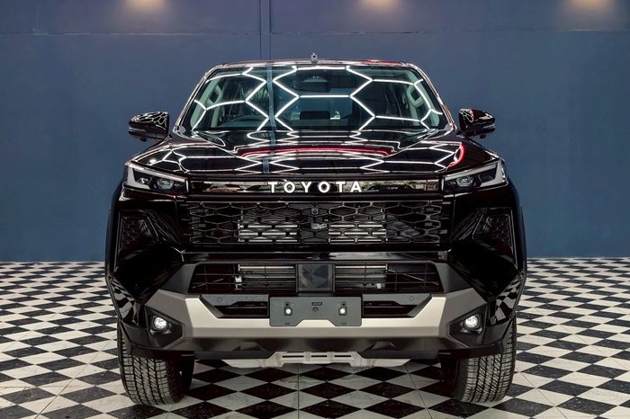 TRAVO OVERLAND PLUS 4WD 2026 2.8 AT DOUBLE CAB BLACK  22880 full