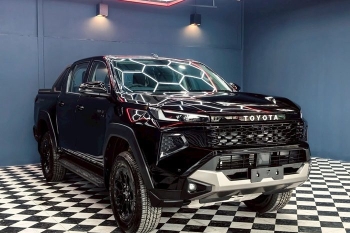 TRAVO OVERLAND PLUS 4WD 2026 2.8 AT DOUBLE CAB BLACK  22880 full