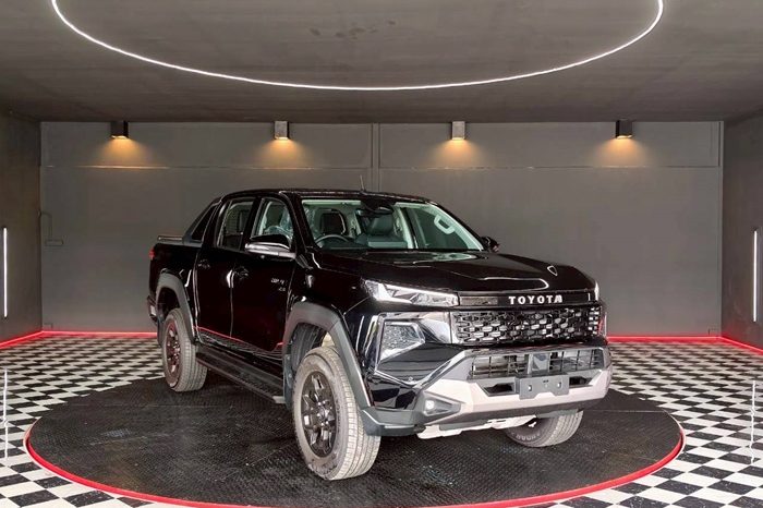 TRAVO OVERLAND PLUS 4WD 2026 2.8 AT DOUBLE CAB BLACK  23359 full