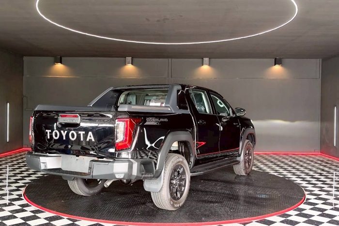 TRAVO OVERLAND PLUS 4WD 2026 2.8 AT DOUBLE CAB BLACK  23359 full