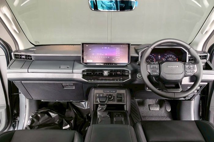 TRAVO OVERLAND PLUS 4WD 2026 2.8 AT DOUBLE CAB WHITE  23439 full