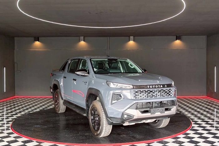 TRAVO OVERLAND PLUS 4WD 2026 2.8 AT DOUBLE CAB WHITE  23439 full