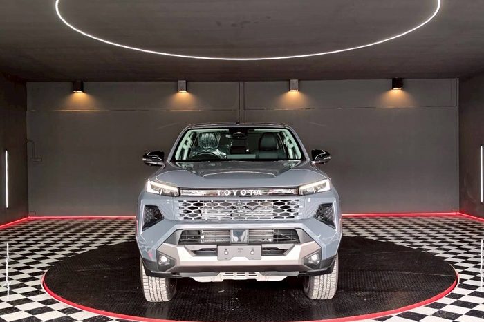 TRAVO OVERLAND PLUS 4WD 2026 2.8 AT DOUBLE CAB WHITE  23439 full