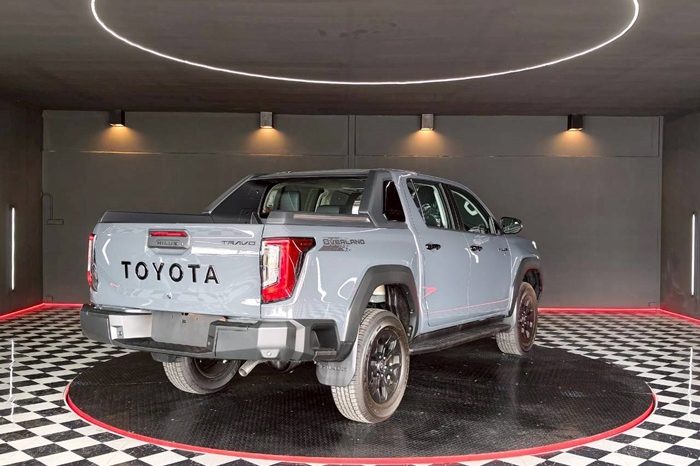 TRAVO OVERLAND PLUS 4WD 2026 2.8 AT DOUBLE CAB WHITE  23439 full