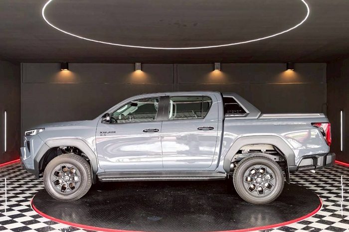 TRAVO OVERLAND PLUS 4WD 2026 2.8 AT DOUBLE CAB WHITE  23439 full